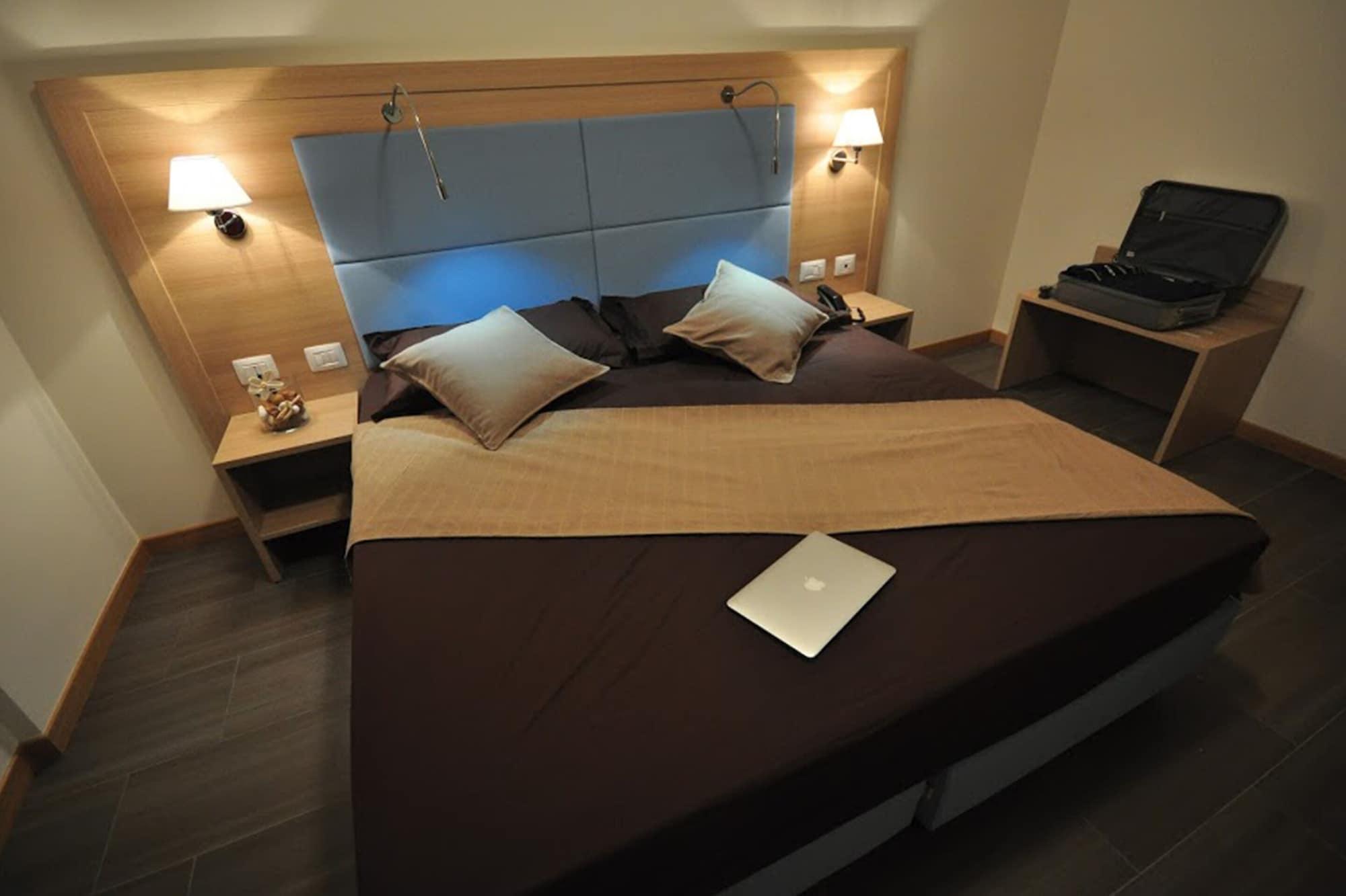 Hotel 325 Tor Vergata Рим Екстер'єр фото