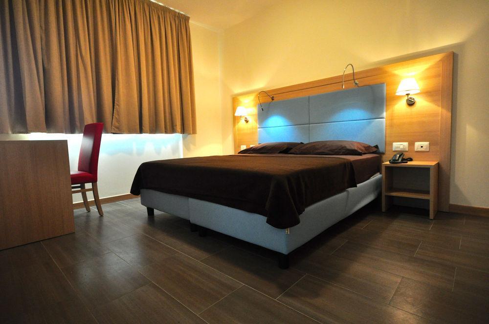 Hotel 325 Tor Vergata Рим Екстер'єр фото